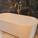 Badkamer luxe tegels en bad
